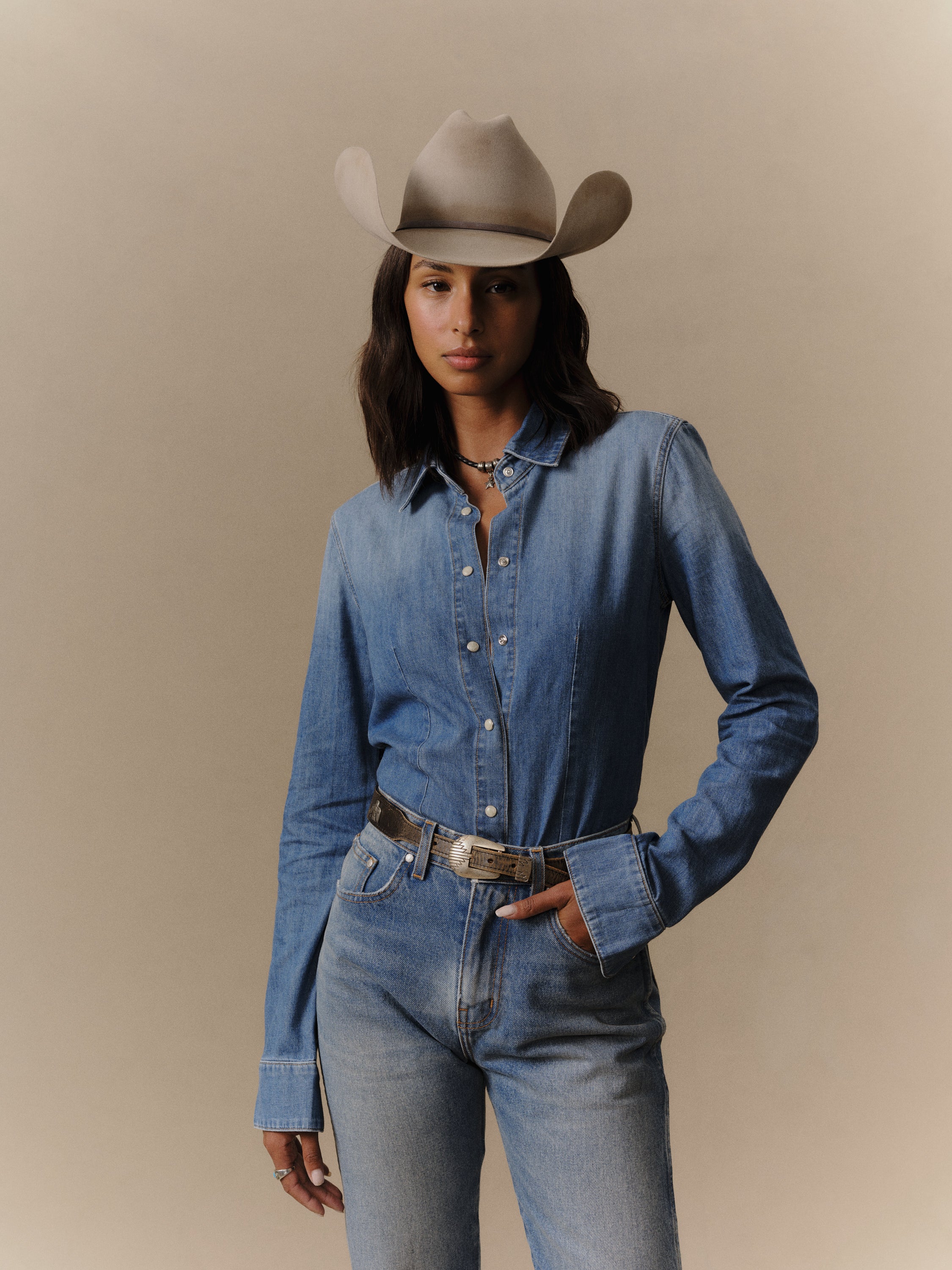 Women's Fitted Western Button Up (Medium Wash)