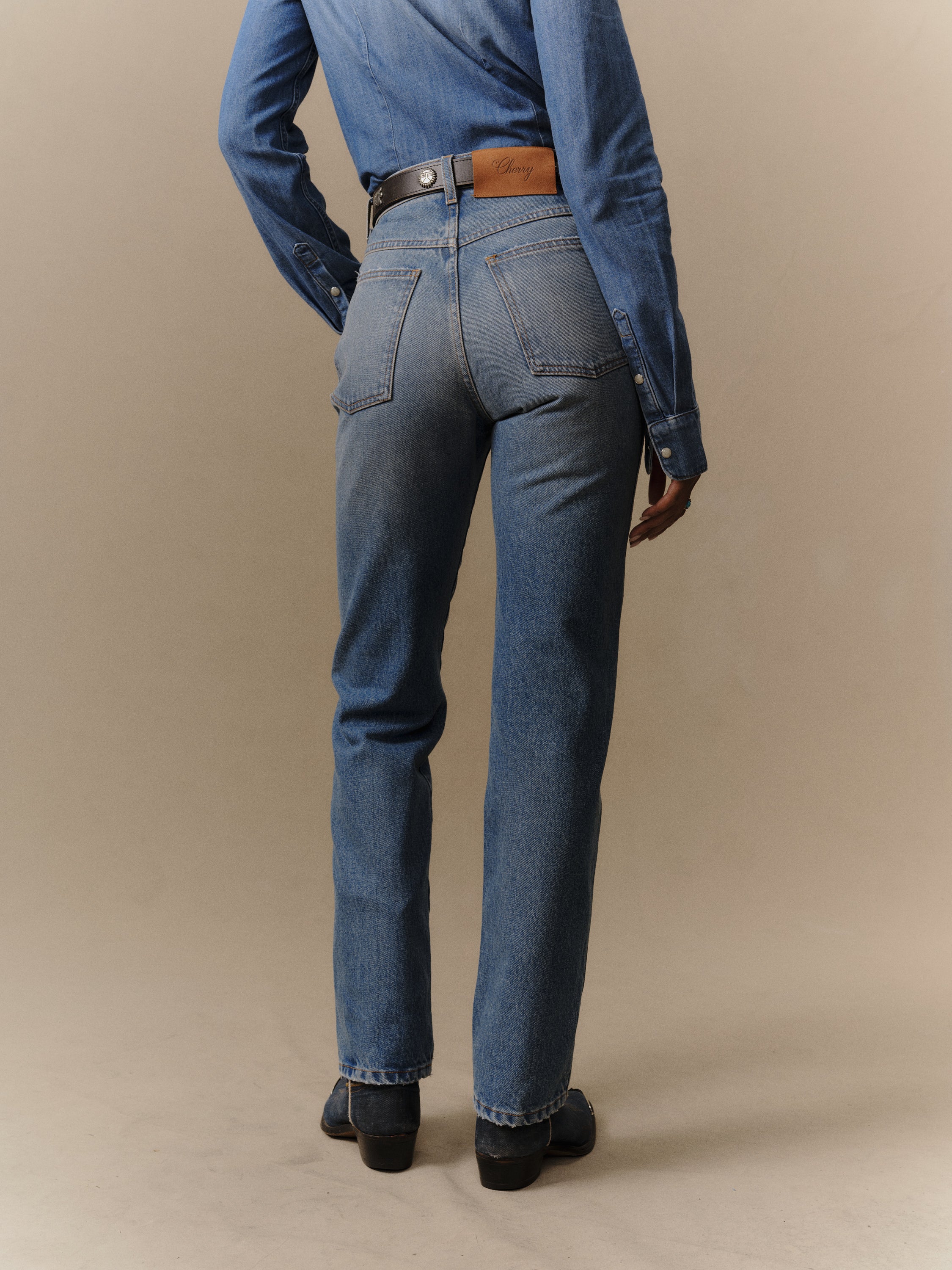 Women's High Rise 5 Pocket (Medium Wash)