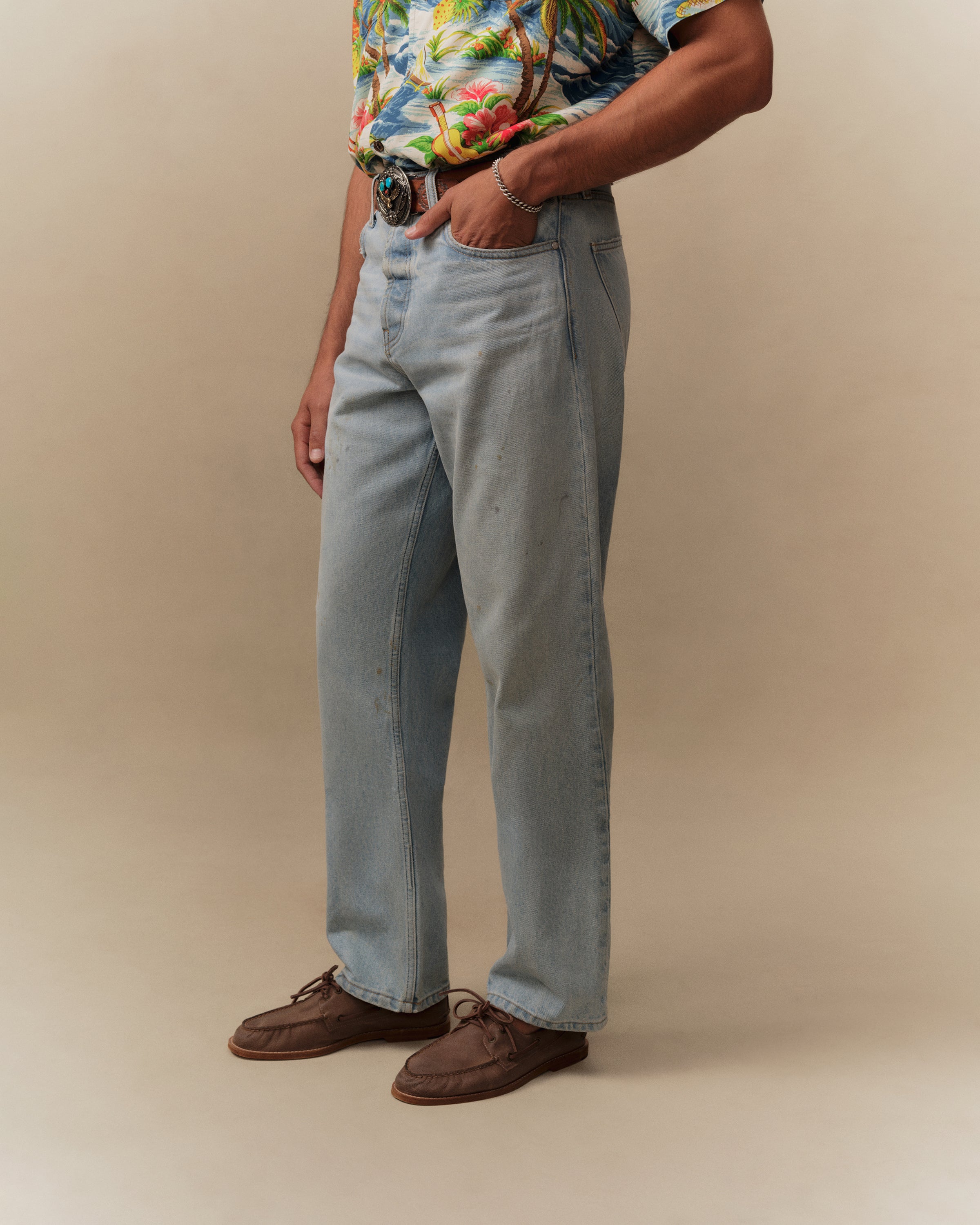 Relaxed 5 Pocket Jeans (Light Wash)