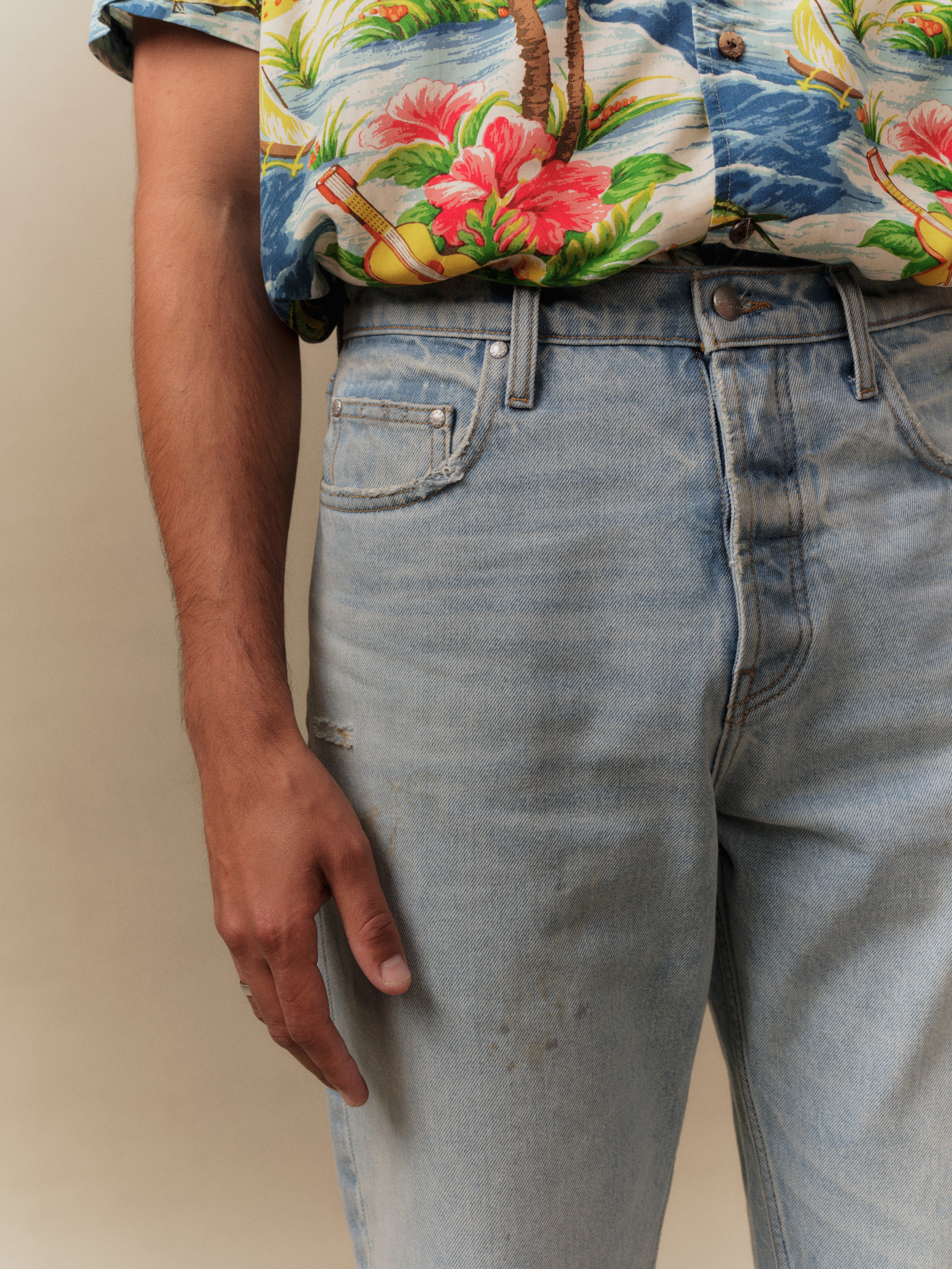 Relaxed 5 Pocket Jeans (Light Wash)