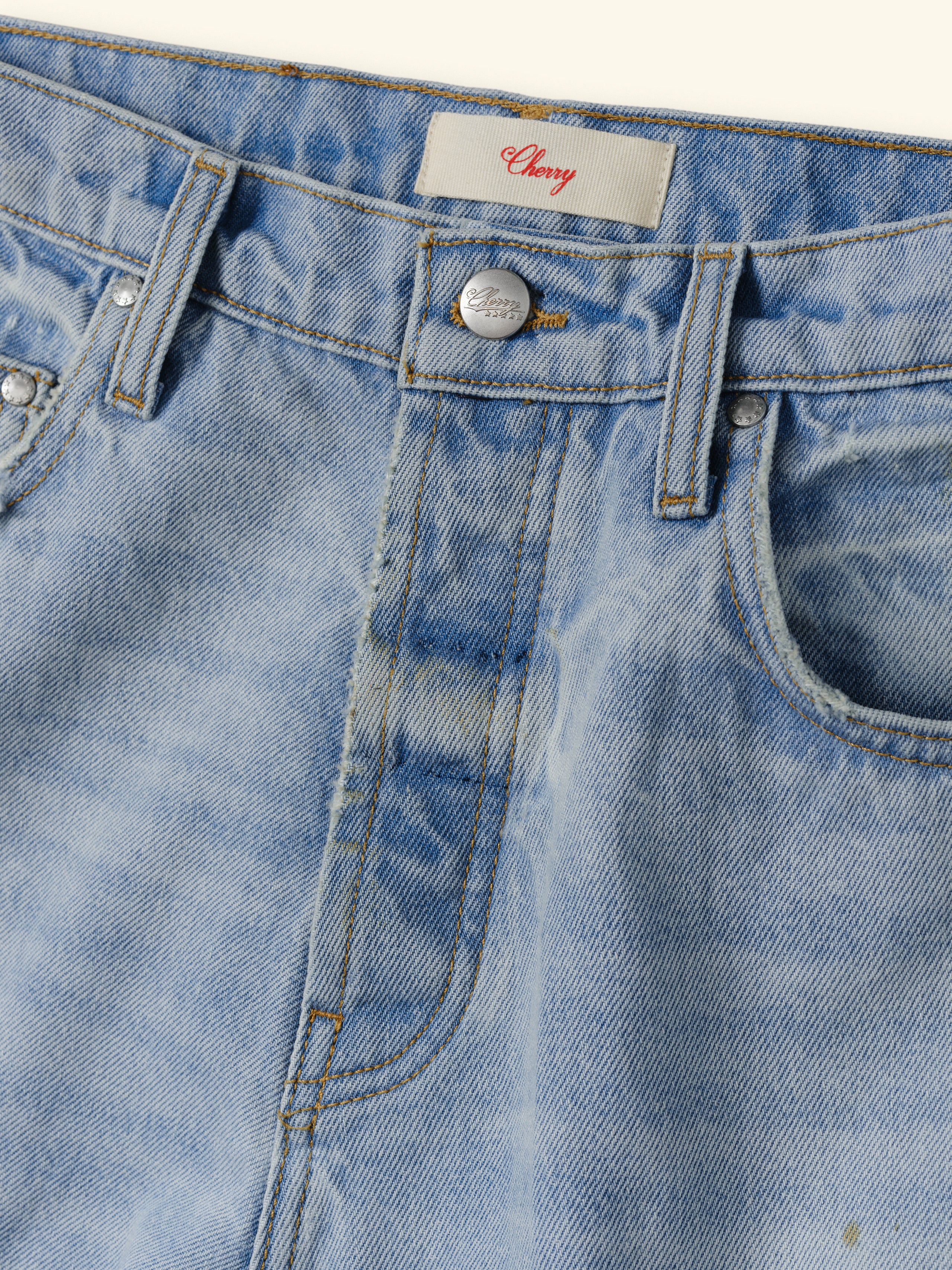 Relaxed 5 Pocket Jeans (Light Wash)